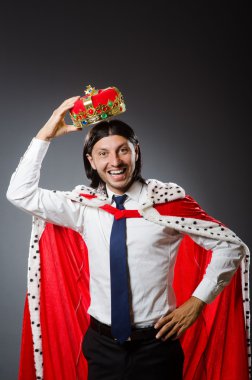 Kraliyet konseptinde genç kral işadamı