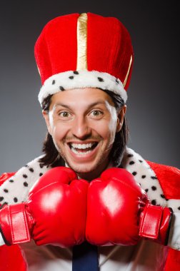 Kraliyet konseptinde genç kral işadamı