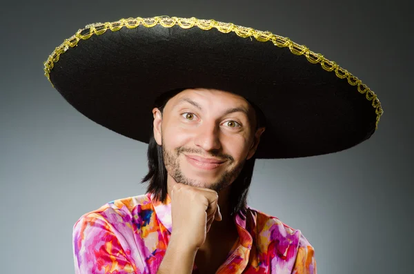 Jonge Mexicaanse man draagt sombrero — Stockfoto