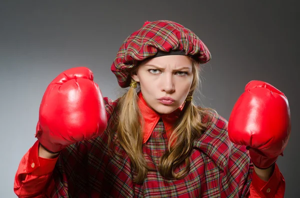 Mujer con ropa escocesa en concepto de boxeo —  Fotos de Stock