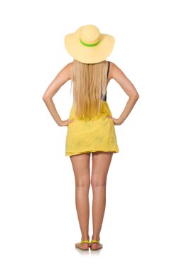 Beyaz tenli, sarı yaz elbisesi içinde beyaz tenli beyaz bir model.