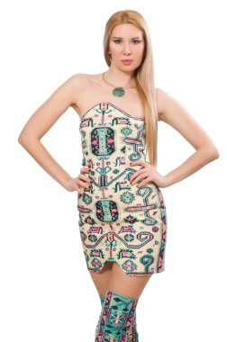 Azerbaycan halı elemanları ile elbise modeli 