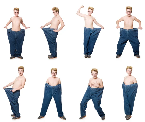 Beyaz pantolonlu komik adam.