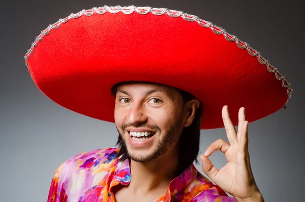 Jonge Mexicaanse man draagt sombrero — Stockfoto