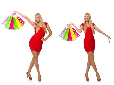 Alışveriş torbaları olan kadın beyazda yalnız.