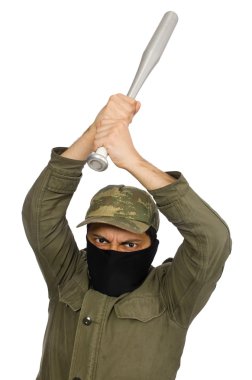 Beyazların üzerinde beyzbol sopası olan komik bir adam.