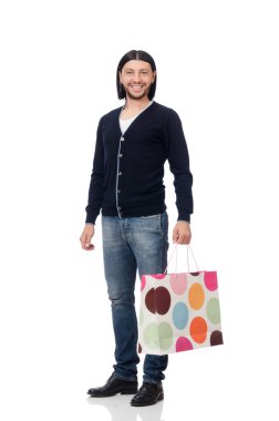 Genç adam plastik torbaları beyaza sardı.