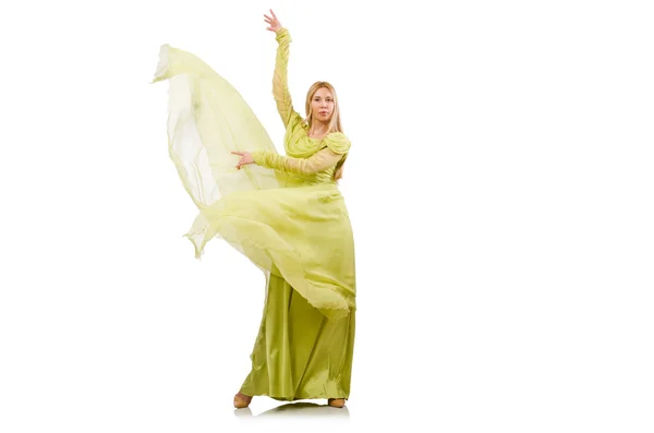 Молодая женщина в элегантном длинном зеленом платье изолированы на белом — стоковое фото