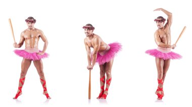 Beyaz bale eteği giyen adam izole edilmiş.