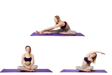 Beyaz üzerinde egzersiz yapan genç bir kadın.