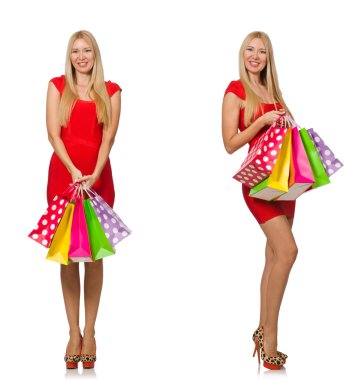 Alışveriş torbaları olan kadın beyazda yalnız.