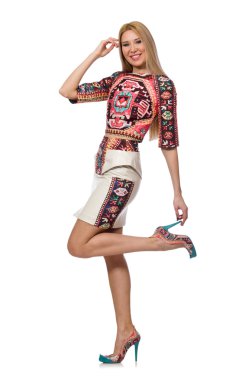 Beyaz üzerinde halı izi olan güzel bir manken.