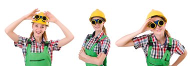 Yeşil tulumlu kadın beyaz giyindi.