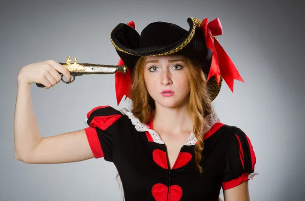 Mujer en traje de pirata - concepto de Halloween —  Fotos de Stock