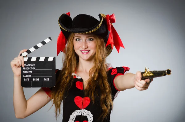 Vrouw in piratenkostuum - Halloween concept — Stockfoto