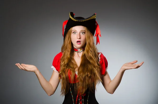 Korsan kostümlü kadın - Cadılar Bayramı konsepti — Stok fotoğraf