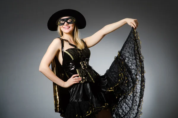 Vrouw in piratenkostuum - Halloween concept — Stockfoto