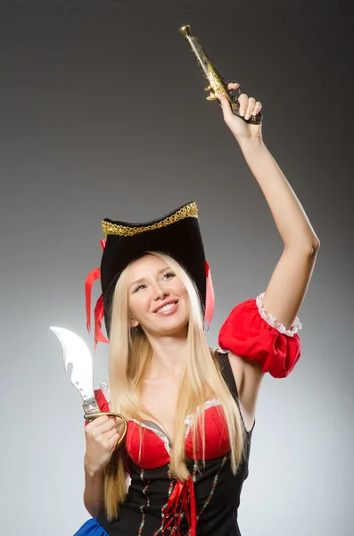 Vrouw in piratenkostuum - Halloween concept — Stockfoto