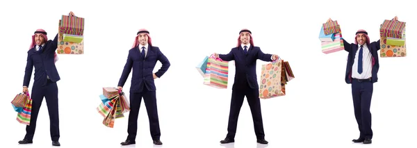 Homme arabe avec des cadeaux shopping sur blanc — Photo