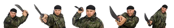 Молодий чоловік у солдатській формі тримає ніж — стокове фото