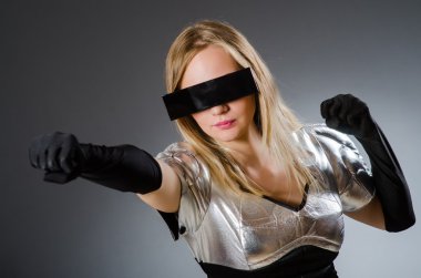 Fütürist konseptte teknisyen kadın