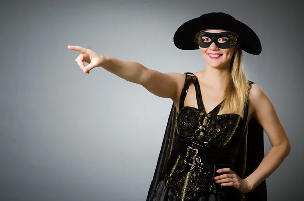 Mujer en traje de pirata - concepto de Halloween — Foto de Stock