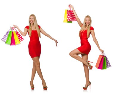 Alışveriş torbaları olan kadın beyazda yalnız.