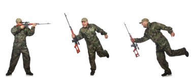 Keskin nişancı tüfekli asker beyazda izole edilmiş.