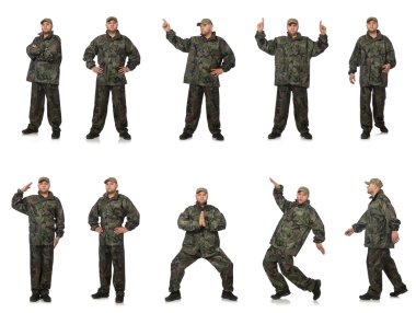 Asker üniformalı genç adam, beyazlar içinde.