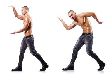 Yırtılmış adam sanal engeli itiyor