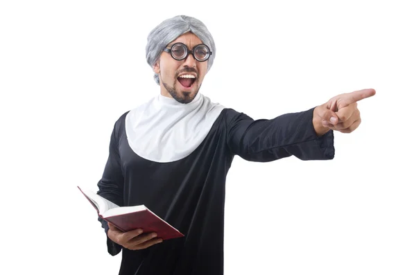 Мужчина в костюме монахини, изолированном на белом — стоковое фото
