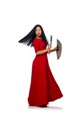 Beyaz izole fan ile Kırmızı elbiseli kadın