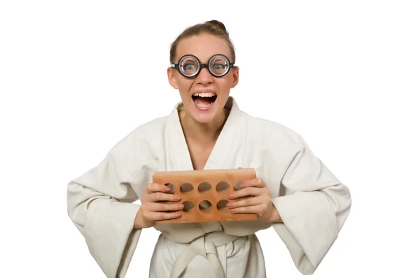 Lustige Frau im Kimono mit Ziegel auf Weiß — Stockfoto