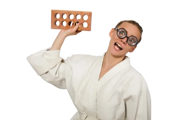 Mujer divertida en kimono con ladrillo sobre blanco — Foto de Stock