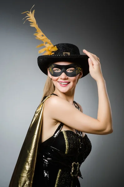 Donna in costume da pirata - concetto di Halloween — Foto Stock