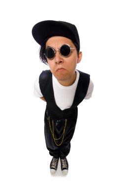 Beyazlar içinde dans eden komik genç adam