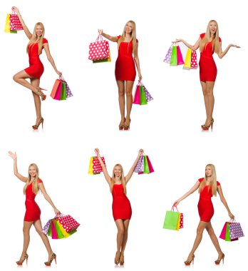 Alışveriş torbaları olan kadın beyazda yalnız.