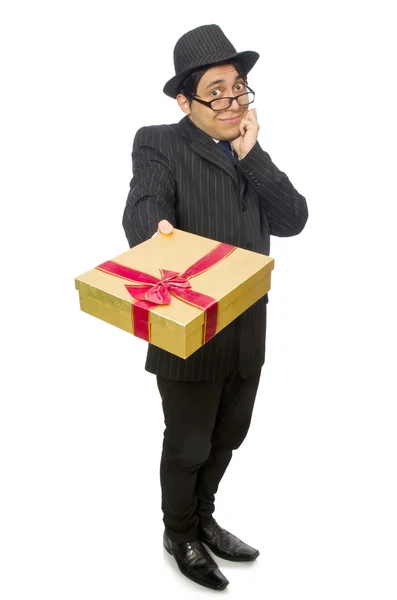 Homme drôle avec boîte cadeau sur blanc — Photo