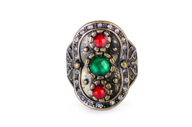 Beyaz arka plan üzerinde izole altın mücevher yüzük