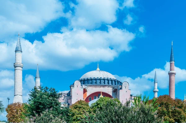 Mosquée célèbre dans la ville turque d'Istanbul — Photo