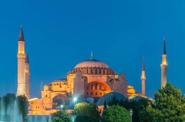 Mosquée célèbre dans la ville turque d'Istanbul — Photo