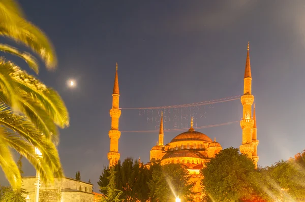 Famous mosque in turkish city of Istanbul — Stock Photo, Image