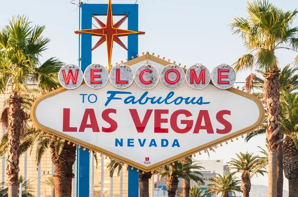 Famous Las Vegas sign on bright sunny day — Stock Photo, Image