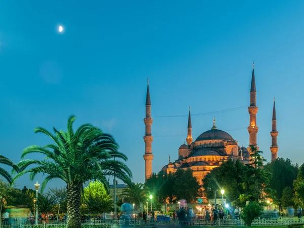Известная мечеть в турецком городе Стамбуле — стоковое фото