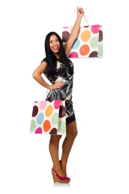 Alışveriş torbaları olan kadın beyazda yalnız.