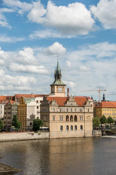 Utsikt över Prag på ljusa dagen — Stockfoto