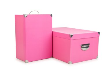 pembe giftboxes üzerinde beyaz izole
