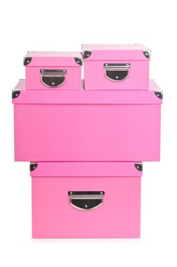 pembe giftboxes üzerinde beyaz izole
