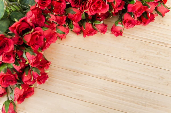 Flores de rosa dispostas com espaço de cópia para o seu texto — Fotografia de Stock