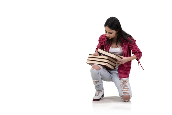 Vrouwelijke jonge student met boeken geïsoleerd op wit — Stockfoto